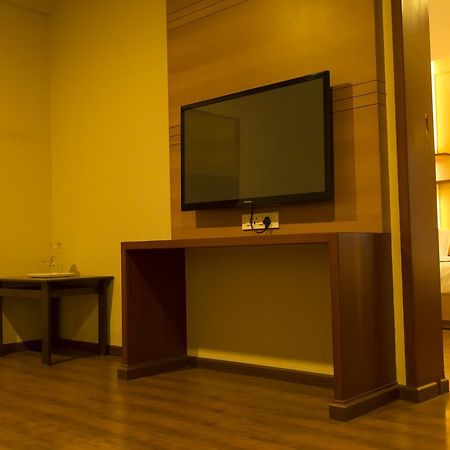 Hotel Sri Sakthi Tirupur Kültér fotó