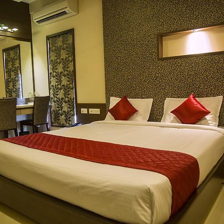 Hotel Sri Sakthi Tirupur Kültér fotó