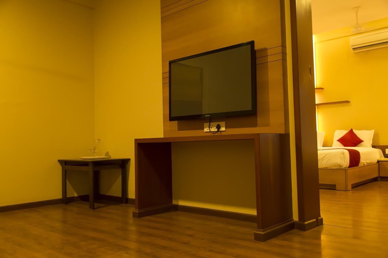 Hotel Sri Sakthi Tirupur Kültér fotó