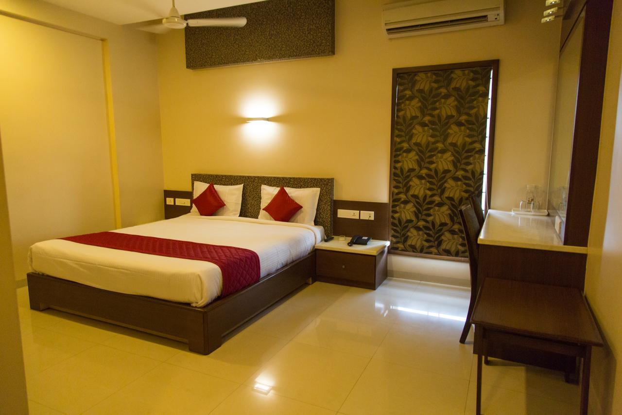 Hotel Sri Sakthi Tirupur Kültér fotó